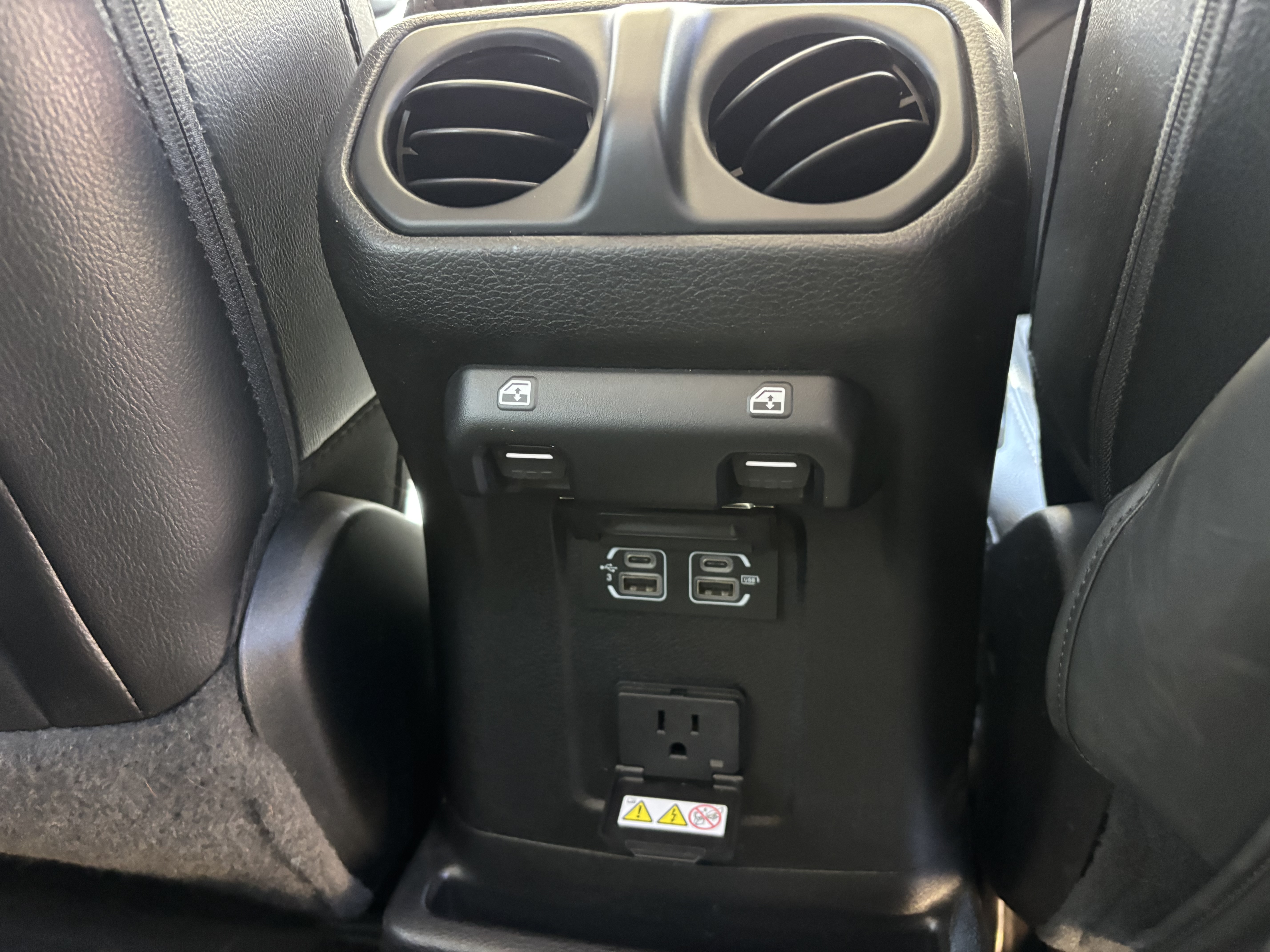 Used 2018 Jeep Wrangler Unlimited Sahara w/ Dual Top Group AWD/4WD image 18