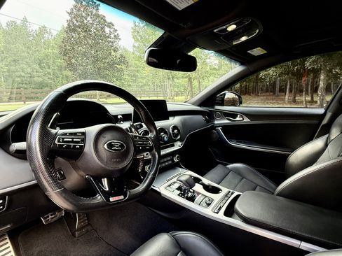 Used 2020 Kia Stinger GT2 image 13