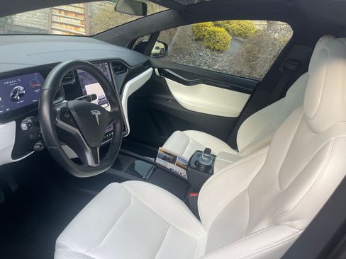 Used 2021 Tesla Model X Long Range image 4