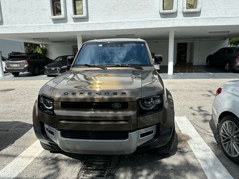 Used 2020 Land Rover Defender 110 SE image 4