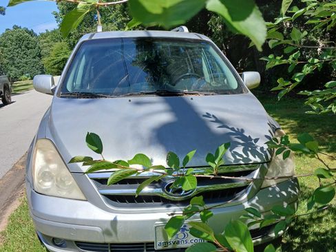 Used 2007 Hyundai Entourage SE FWD image 5