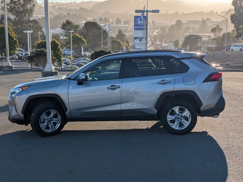 Used 2021 Toyota RAV4 XLE image 9