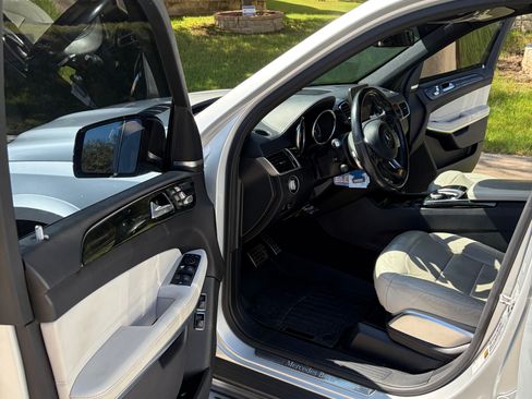Used 2017 Mercedes-Benz GLS 550 4MATIC image 19