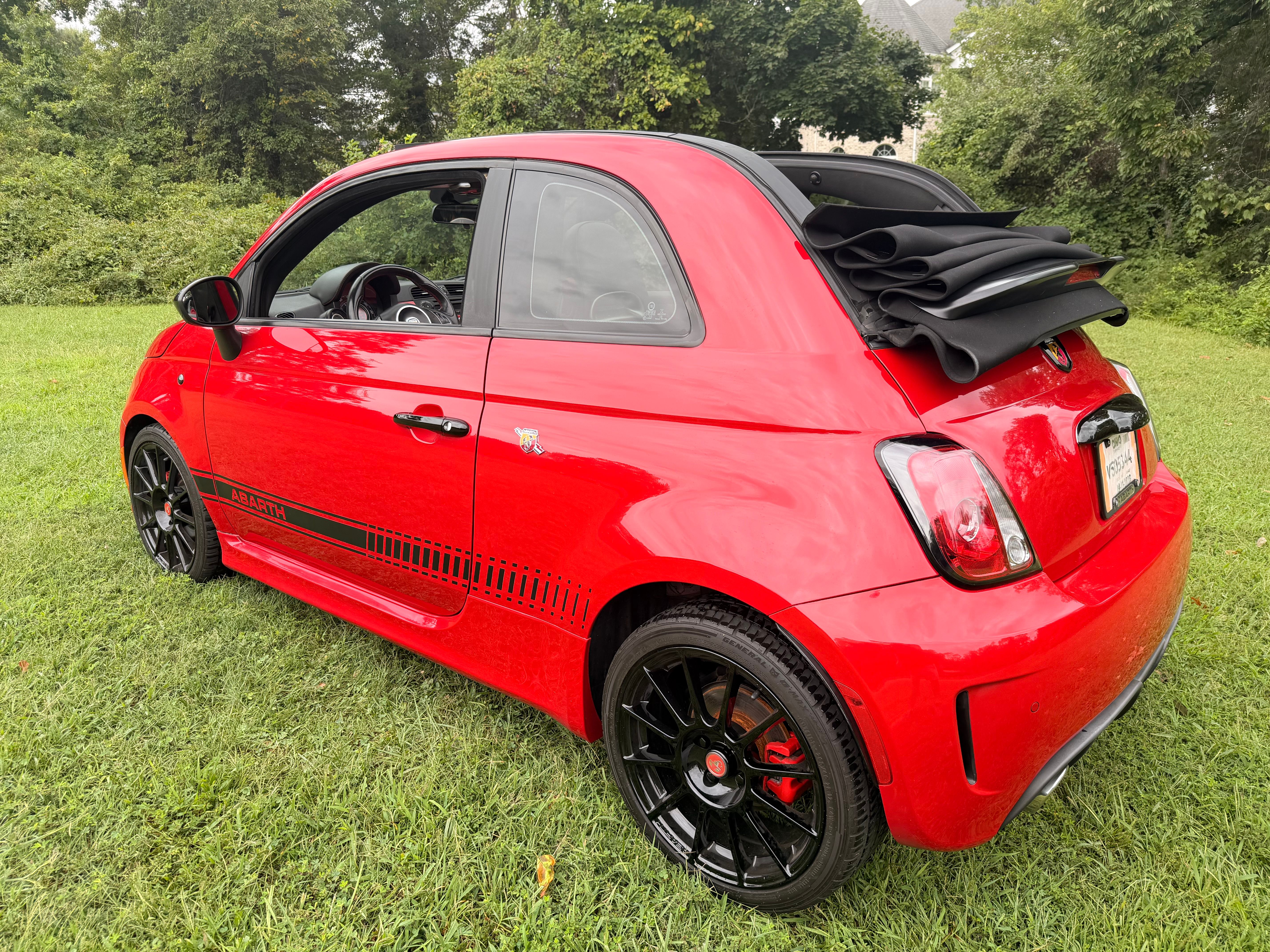 Used 2013 FIAT 500 Abarth w/ Beats Audio Pkg FWD image 11