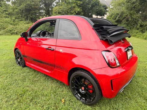 Used 2013 FIAT 500 Abarth w/ Beats Audio Pkg FWD image 11
