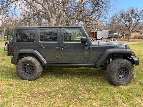 Used 2017 Jeep Wrangler Unlimited Sport image 5