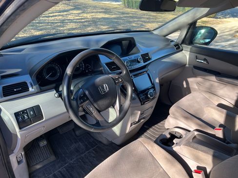 Used 2016 Honda Odyssey SE image 8