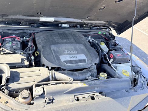 Used 2018 Jeep Wrangler Unlimited Sahara image 11