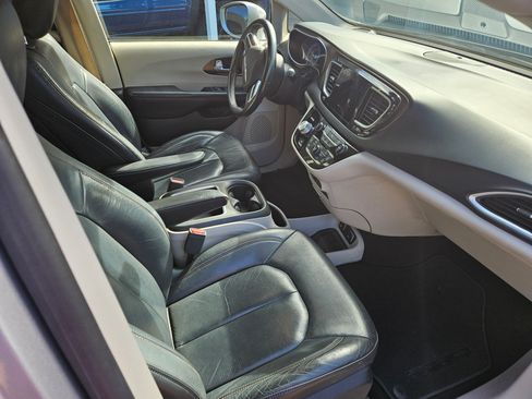 Used 2017 Chrysler Pacifica Touring-L Plus image 15