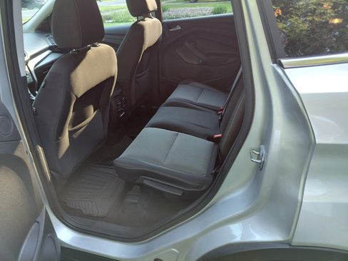 Used 2017 Ford Escape SE w/ Equipment Group 201A image 5