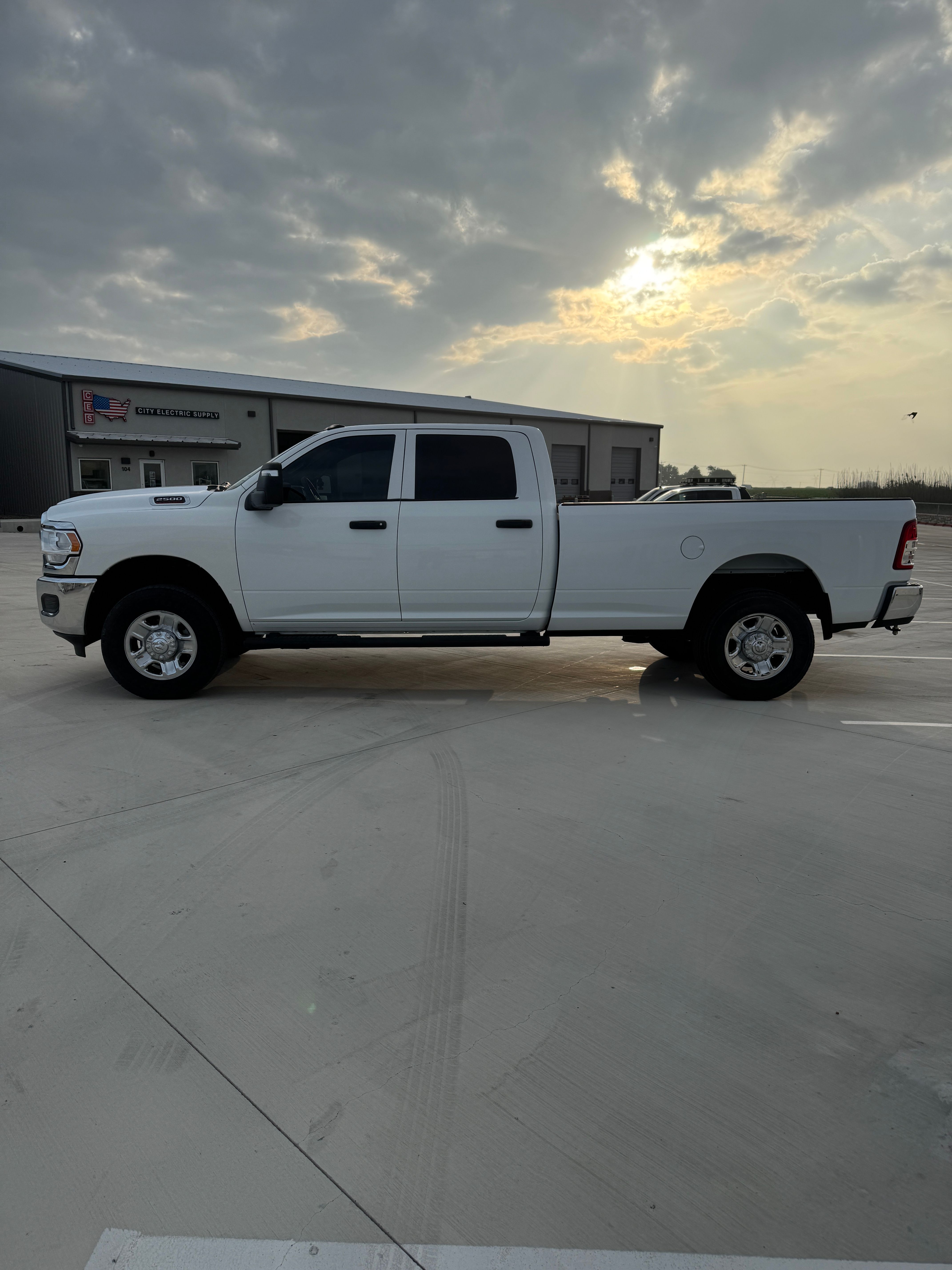 Used 2024 RAM 2500 Tradesman w/ Chrome Appearance Group AWD/4WD image 1