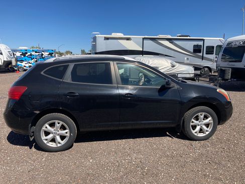 Used 2009 Nissan Rogue SL w/ Premium Pkg image 2