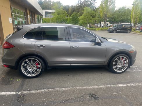 Used 2011 Porsche Cayenne Turbo AWD/4WD image 6