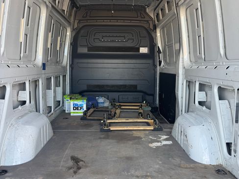 Used 2021 Mercedes-Benz Sprinter 2500 image 10
