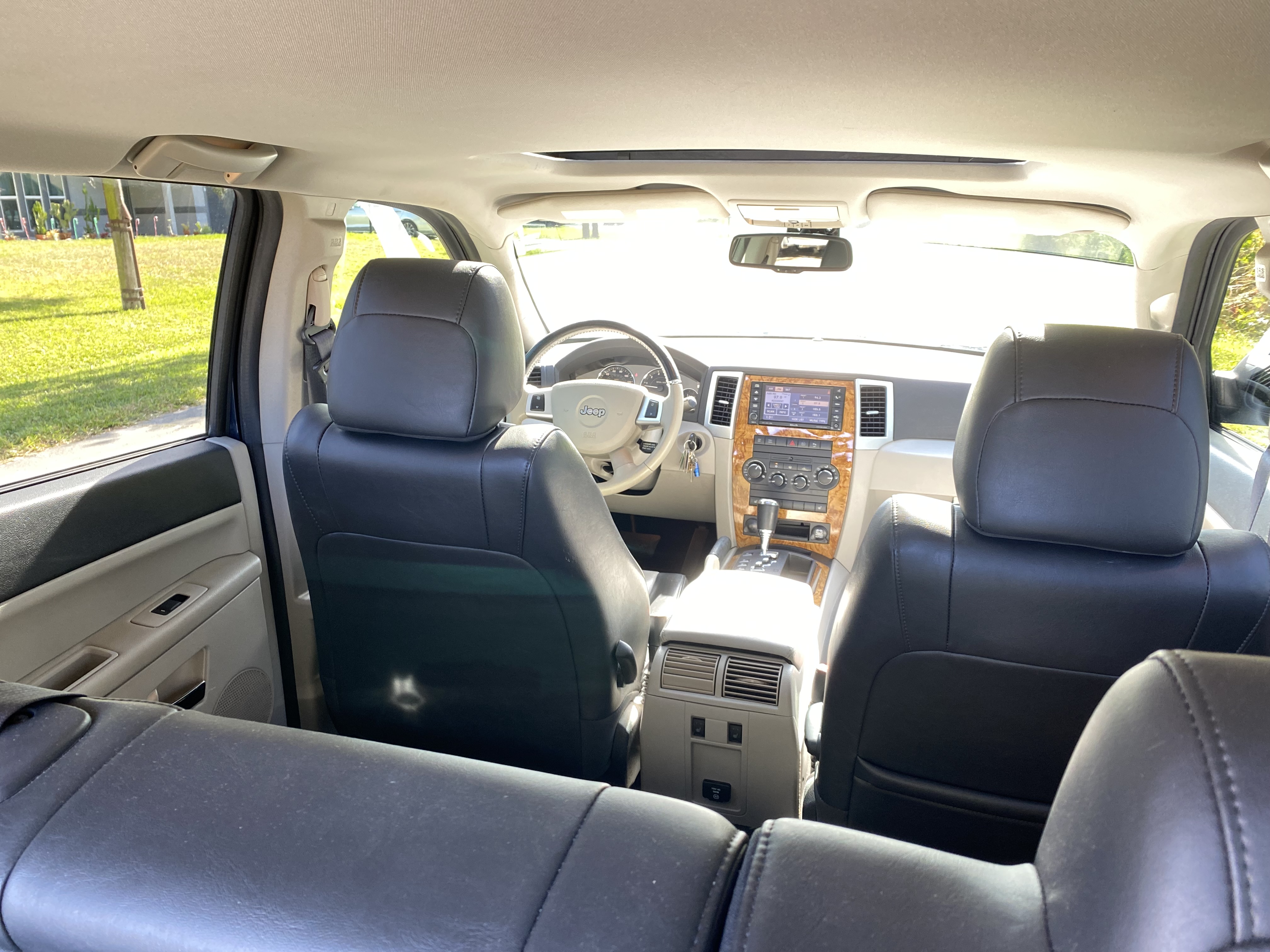 Used 2008 Jeep Grand Cherokee Limited w/ Trailer Tow Group IV RWD image 8
