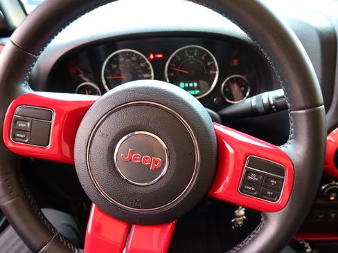 Used 2015 Jeep Wrangler Unlimited Sahara AWD/4WD image 19