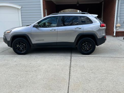 Used 2018 Jeep Cherokee Trailhawk w/ Quick Order Package 27L image 4