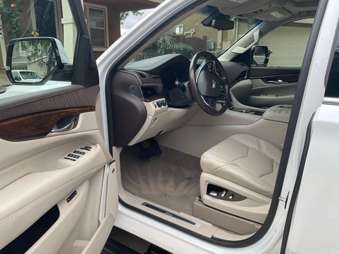 Used 2017 Cadillac Escalade Premium Luxury image 11