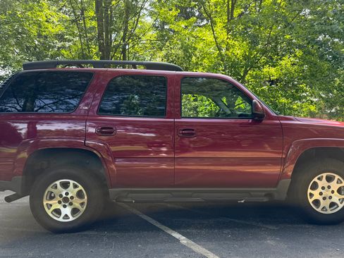 Used 2005 Chevrolet Tahoe Z71 w/ Preferred Equipment Group AWD/4WD image 4