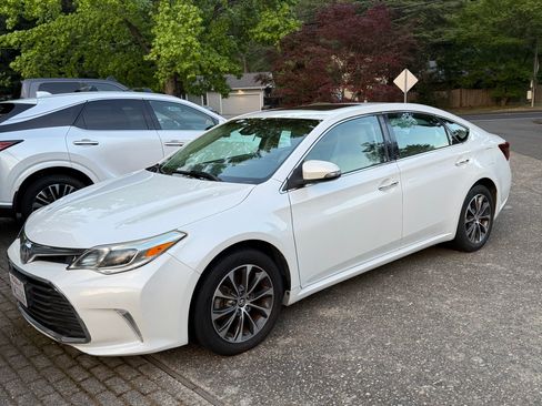 Used 2017 Toyota Avalon XLE Plus w/ All Weather Liner Package image 2