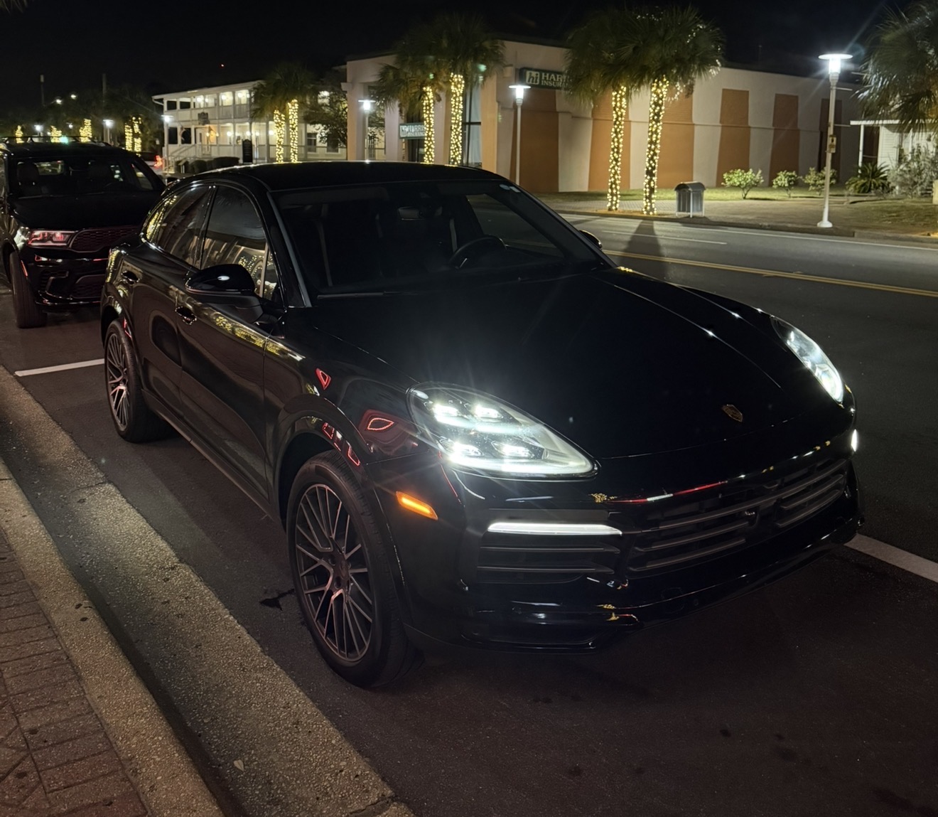 Used 2023 Porsche Cayenne Platinum Edition AWD/4WD image 2