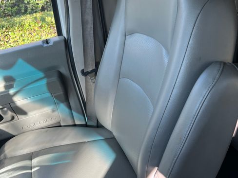Used 2013 Ford E-350 and Econoline 350 XLT RWD image 10