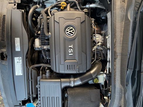 Used 2017 Volkswagen GTI Autobahn FWD image 32