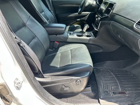 Used 2019 Jeep Grand Cherokee Limited w/ Luxury Group II AWD/4WD image 19