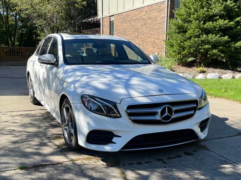 Used 2017 Mercedes-Benz E 300 4MATIC image 4