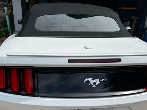 Used 2017 Ford Mustang Premium RWD image 7