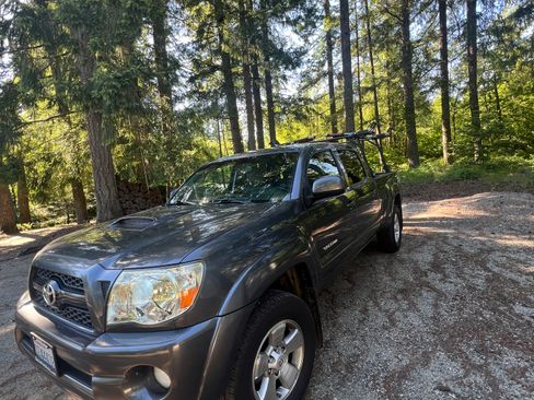Used 2011 Toyota Tacoma PreRunner w/ TRD Sport Pkg RWD image 14