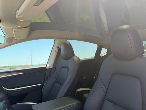 Used 2023 Tesla Model Y Long Range AWD/4WD image 18