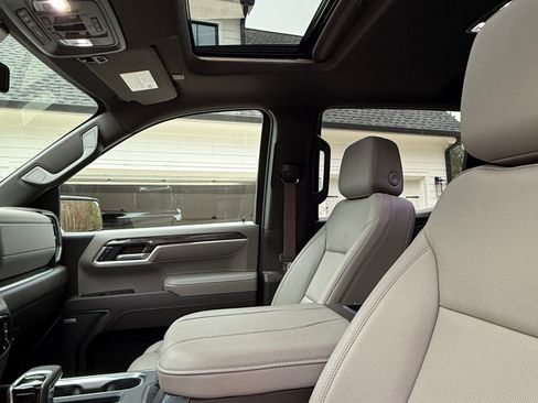 Used 2025 Chevrolet Silverado 1500 LTZ w/ LTZ Premium Package image 16