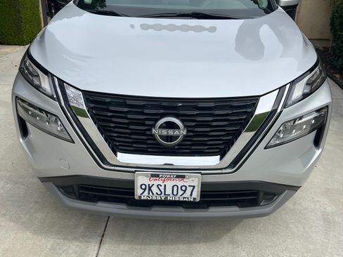 Used 2023 Nissan Rogue SV w/ SV Premium B Package image 4