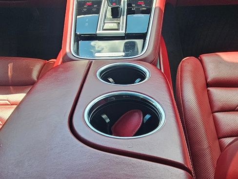 Used 2018 Porsche Panamera image 14