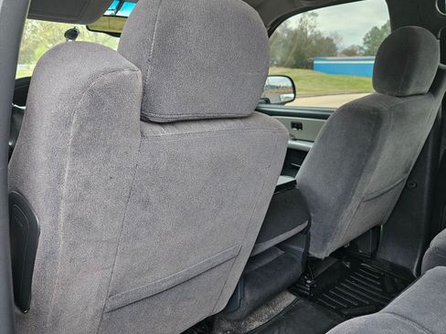 Used 2002 Chevrolet Suburban LS image 21