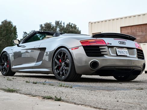 Used 2015 Audi R8 V10 image 9