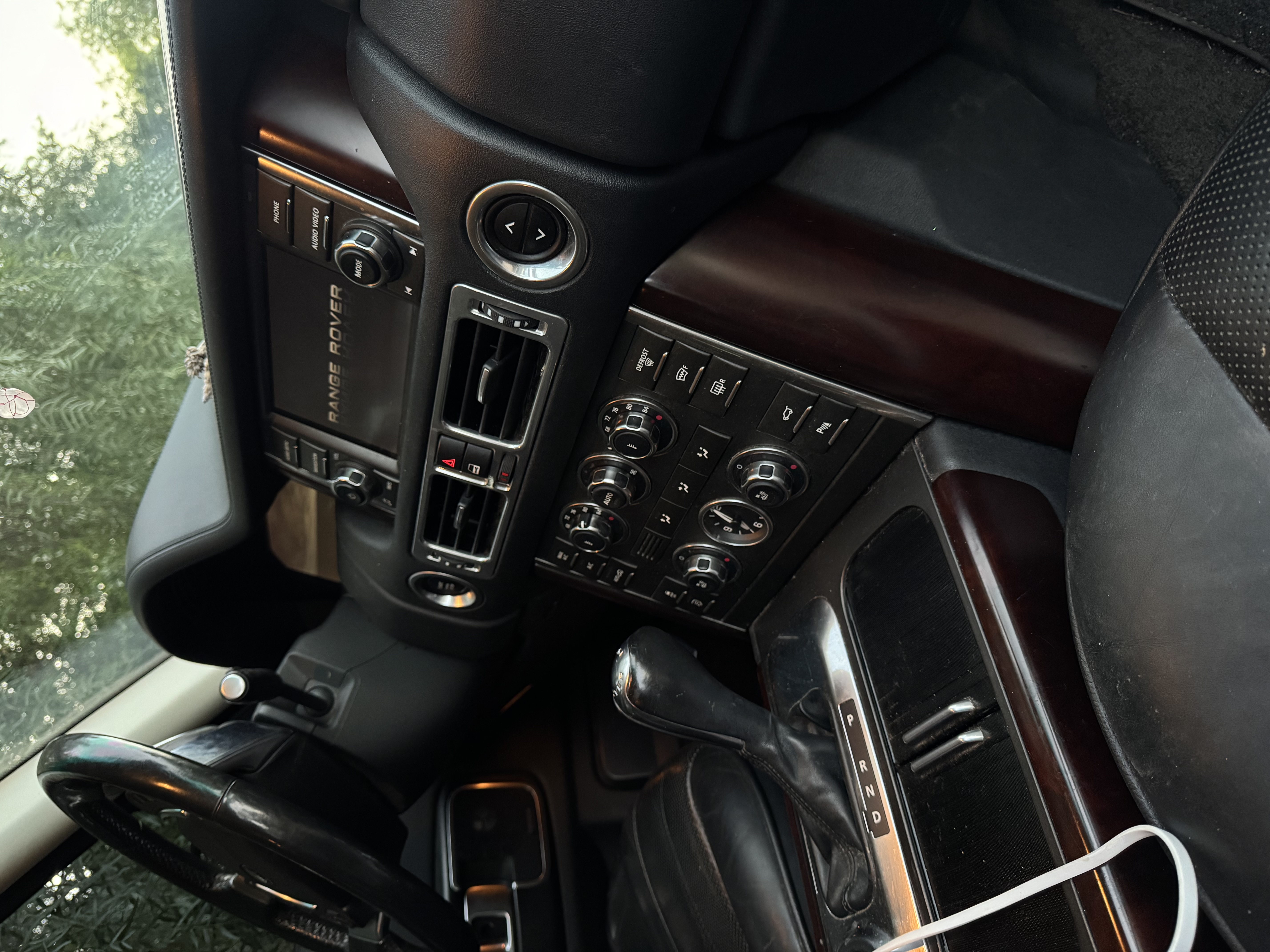 Used 2011 Land Rover Range Rover Supercharged AWD/4WD image 2