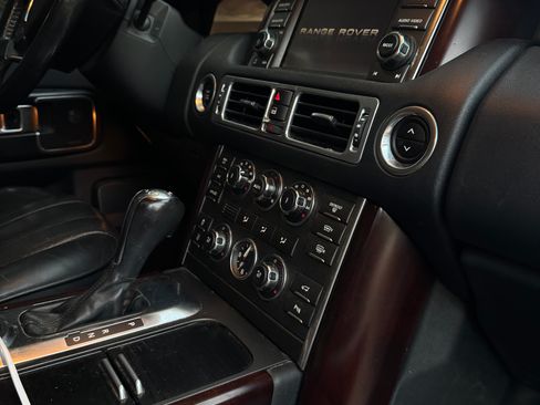 Used 2011 Land Rover Range Rover Supercharged image 2