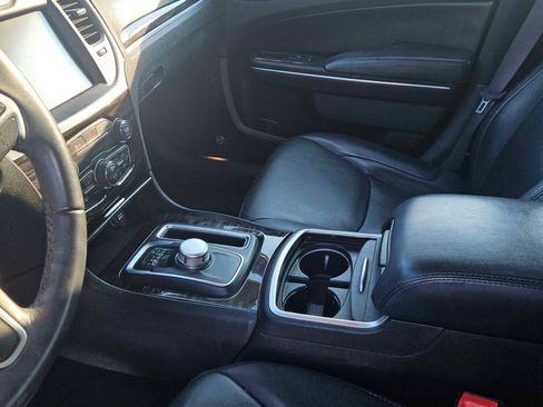 Used 2015 Chrysler 300 Limited w/ Driver Convenience Group image 2