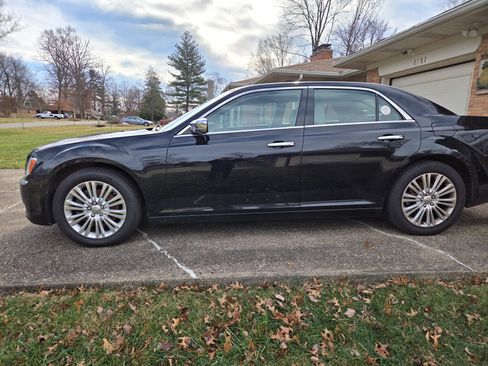 Used 2012 Chrysler 300 Limited image 2
