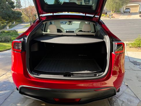 Used 2022 Tesla Model Y Performance image 8