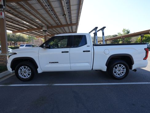 Used 2022 Toyota Tundra SR5 w/ SR5 Convenience Package image 6