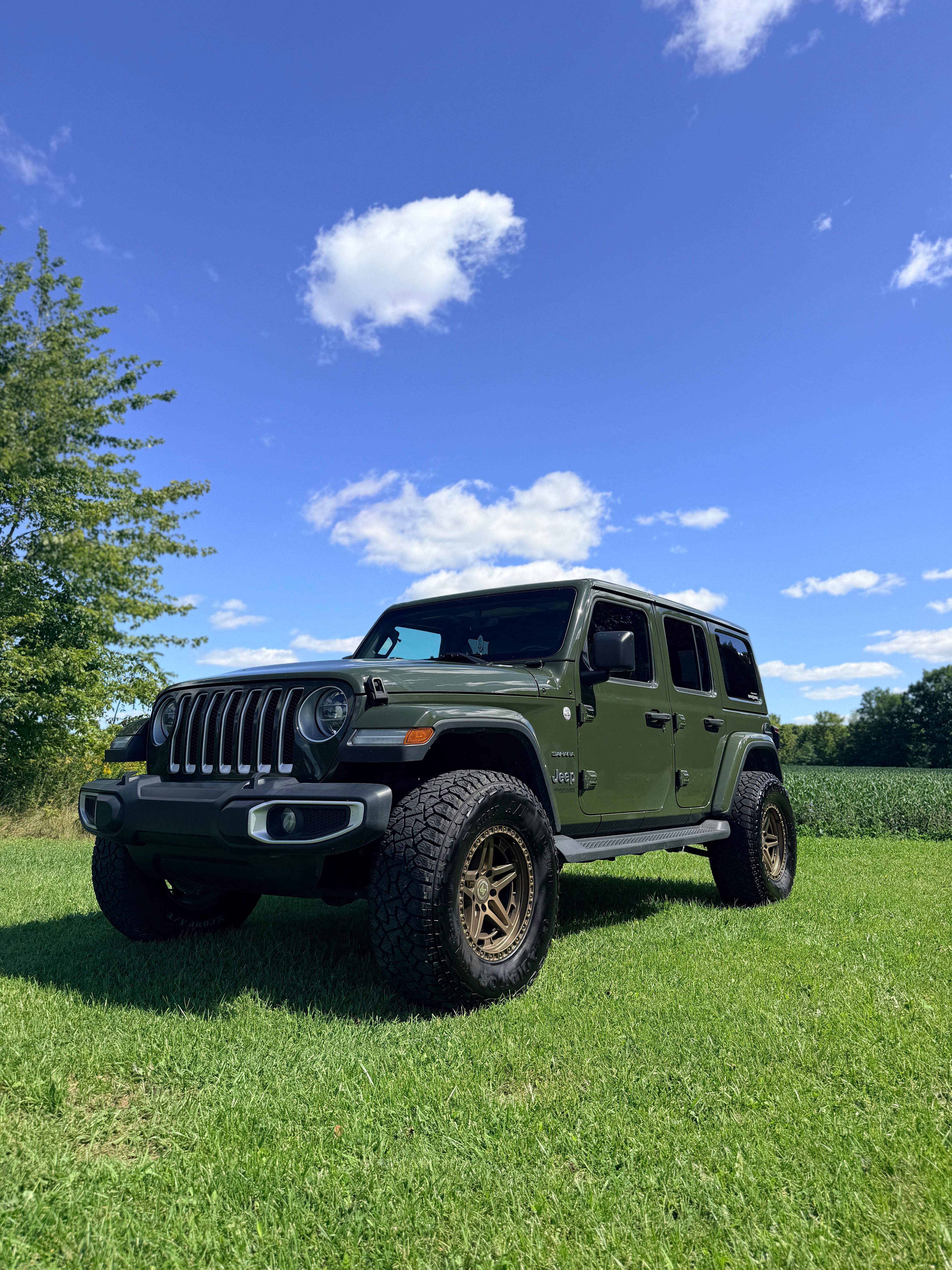 Used 2021 Jeep Wrangler Unlimited Sahara w/ Uconnect 4C Nav & Sound Group AWD/4WD image 1