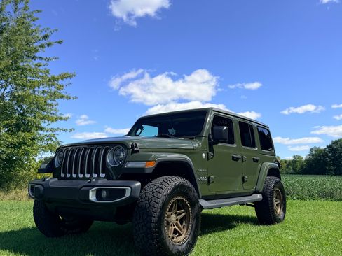 Used 2021 Jeep Wrangler Unlimited Sahara w/ Uconnect 4C Nav & Sound Group AWD/4WD image 1