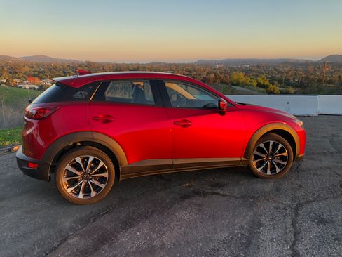 Used 2019 MAZDA CX-3 Touring image 2