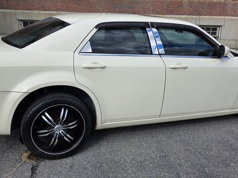 Used 2006 Chrysler 300 Touring w/ Comfort/Convenience Group image 11