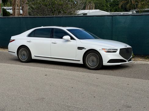 Used 2020 Genesis G90 3.3T Premium RWD image 2