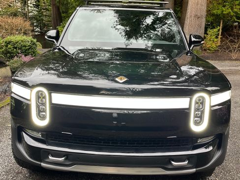 Used 2023 Rivian R1S Adventure image 5