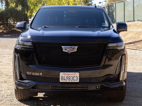 Used 2021 Cadillac Escalade ESV Sport Platinum w/ LPO, ONYX Package image 9